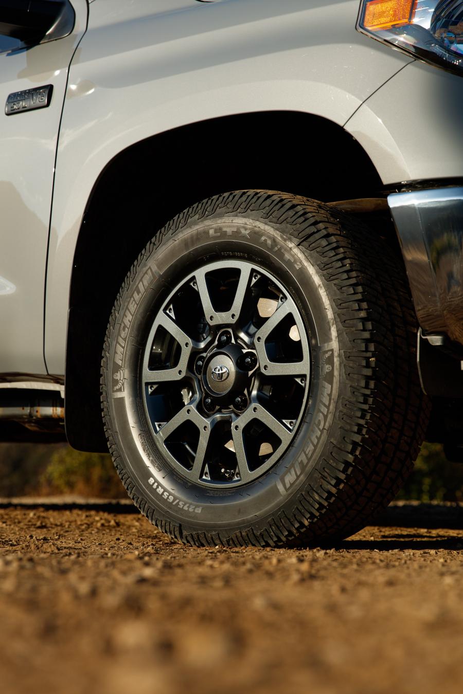 Колеса Toyota Tundra Trail CrewMax 2020 года  (фото 4 из 8)